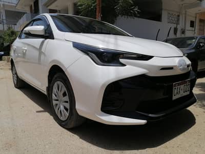 Toyota Yaris 2025 Gli 1.3 white automatic transmission