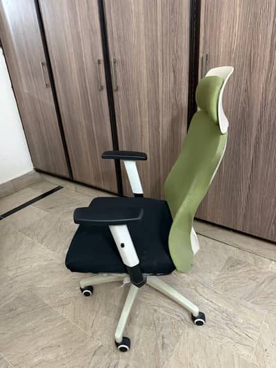 Office Chair with Adjustable Headrest