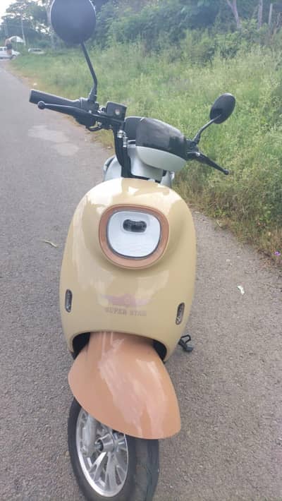Alexa ladies scooter