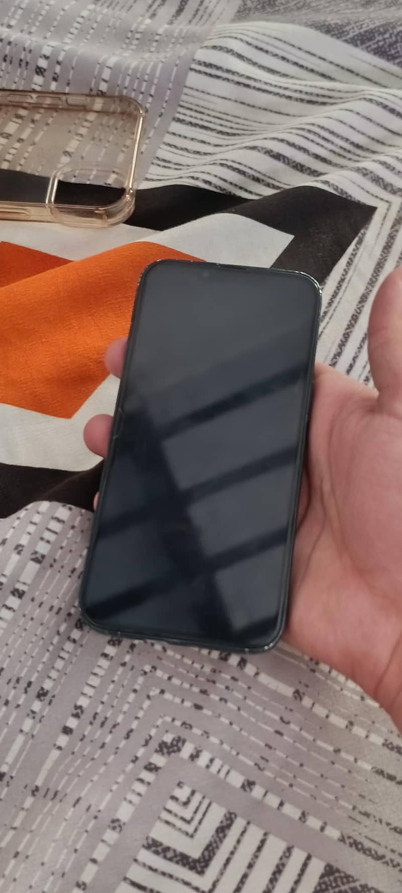 Apple iPhone 13 4