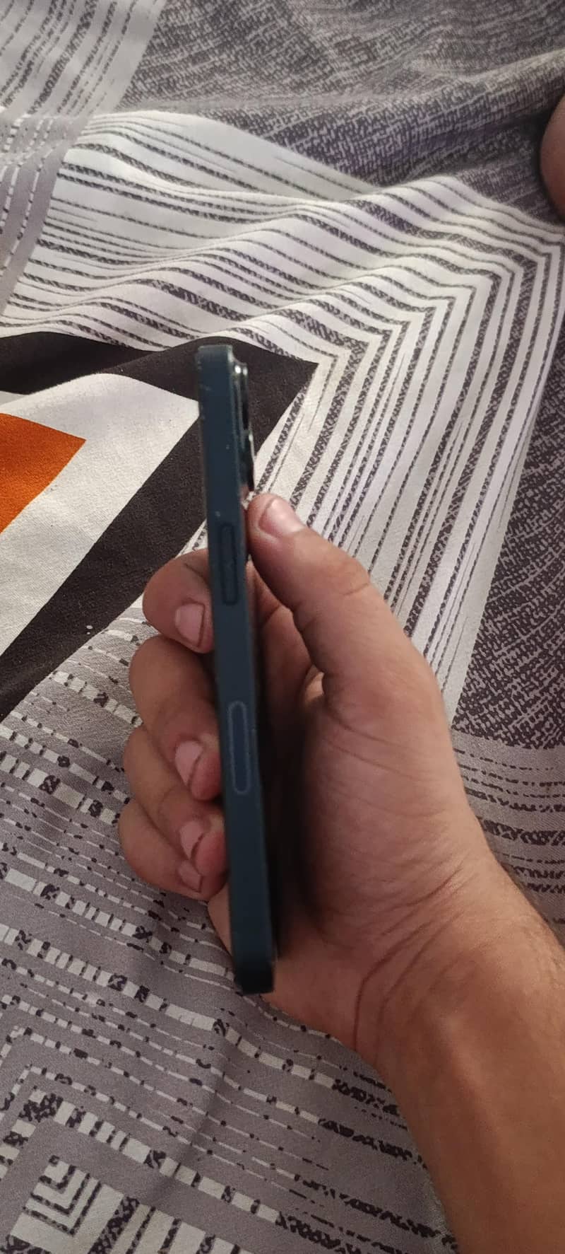 Apple iPhone 13 7
