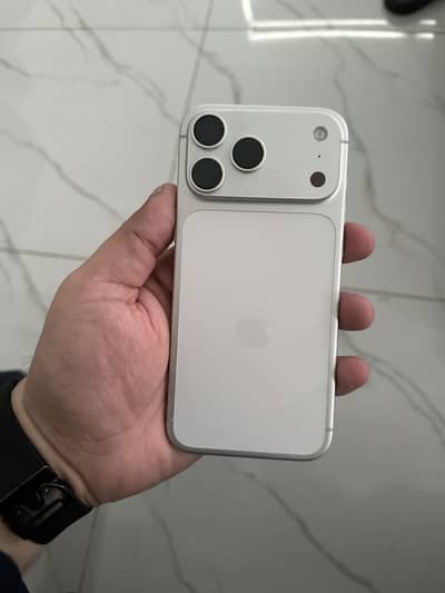 Apple iPhone 17 Pro Max silver