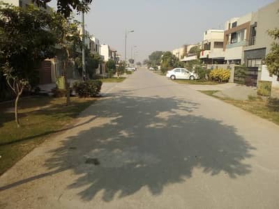 Close to Park Beautiful Location 5-Marla Plot For Sale Easy Access To 120 Feet Main Road