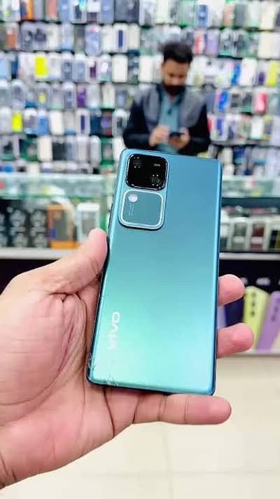 Vivo V30
