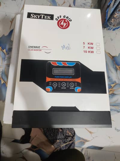 skytek off grid 7kw invertor like bramd new working amazing.