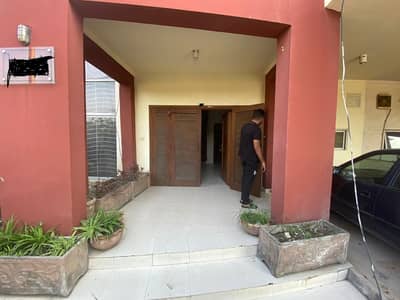 8 MARLA EUROPEAN HOUSE FOR SALE IN SAFFARI VILLAS SECTOR B BAHRIA TOWN LAHORE