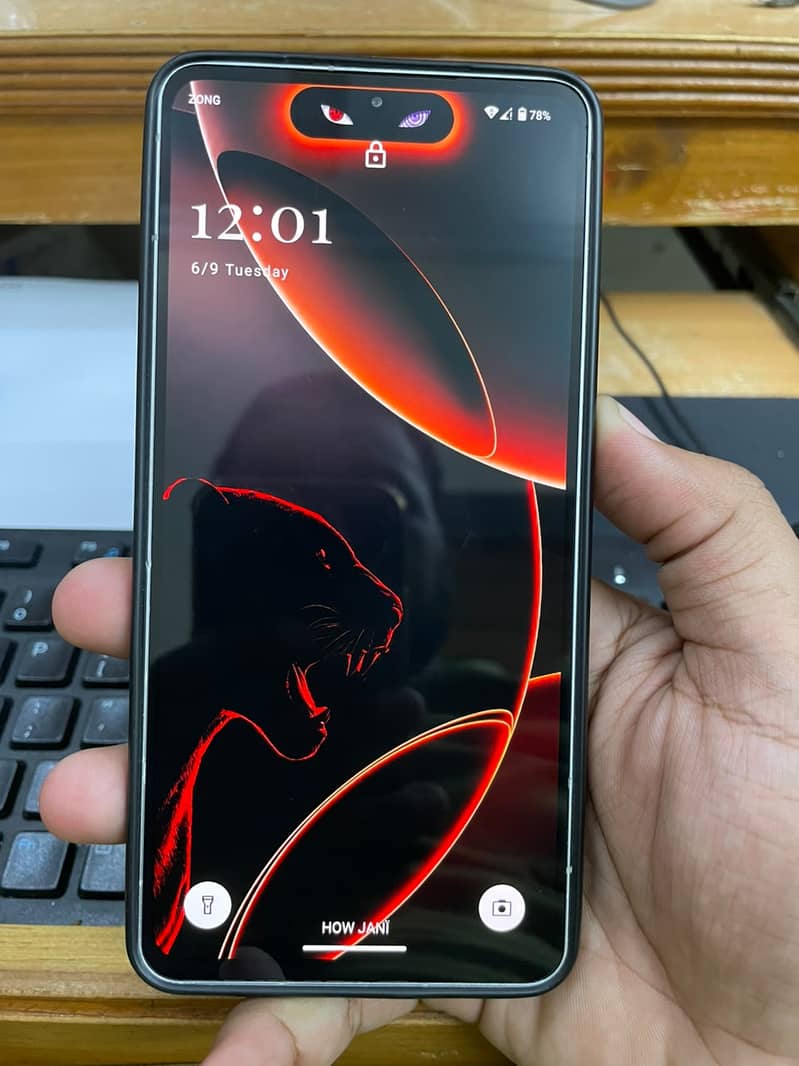 Sharp Aquos  R7 0