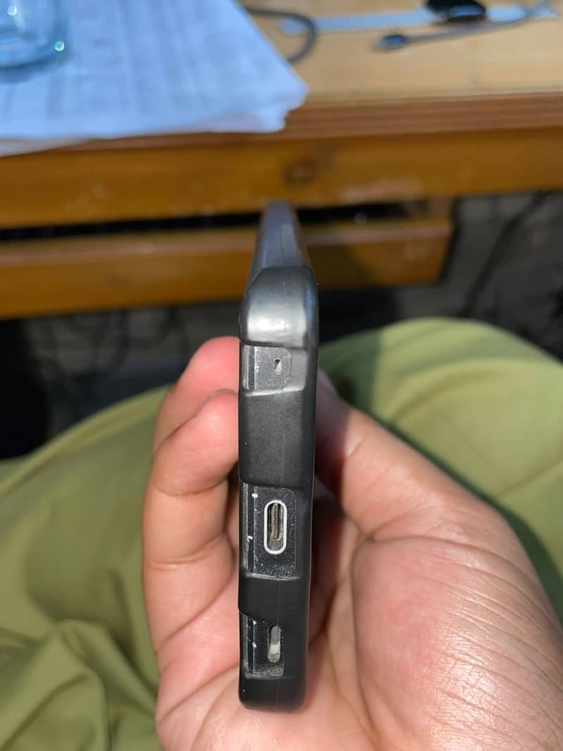 Sharp Aquos  R7 5