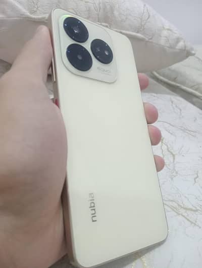 Zte nubia V60 Design