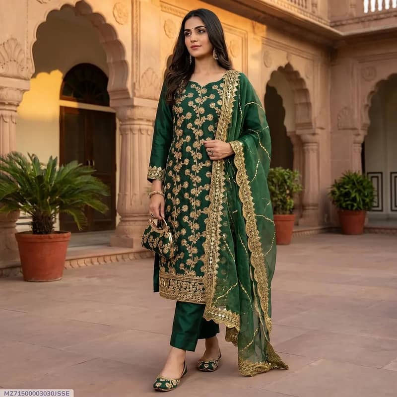 خواتین کے لیے خوبصورت 3 پیس سوٹ 0