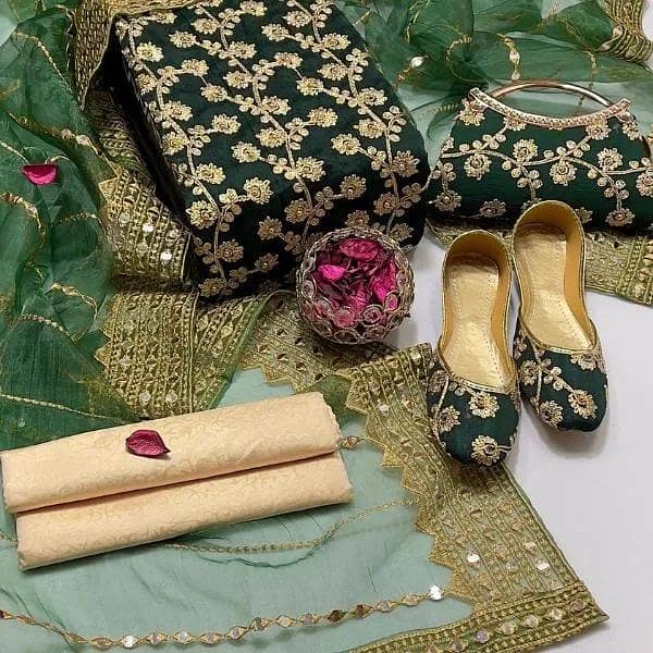خواتین کے لیے خوبصورت 3 پیس سوٹ 1