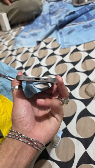 Apple iPhone 16 Pro