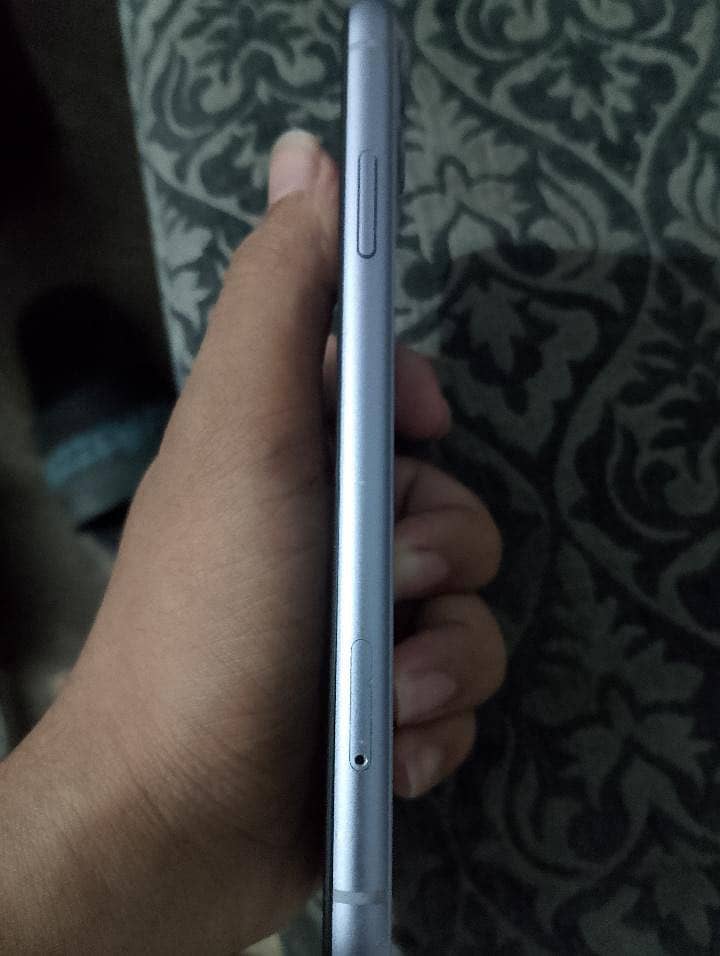 iPhone 11 3