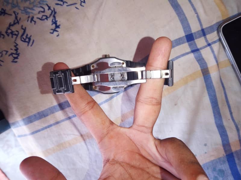 AURAA WATCH 1
