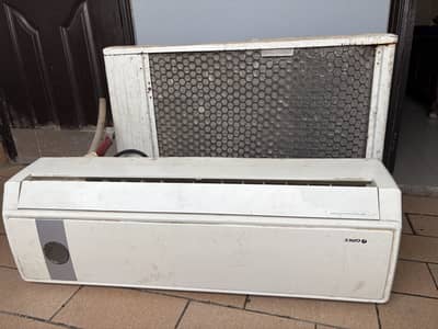 Gree 1 ton AC (Non Inverter)