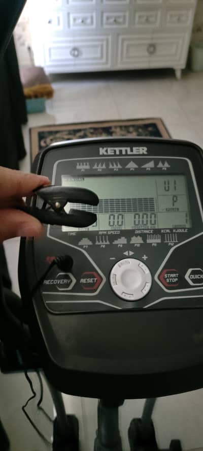 Elliptical machine German Axos