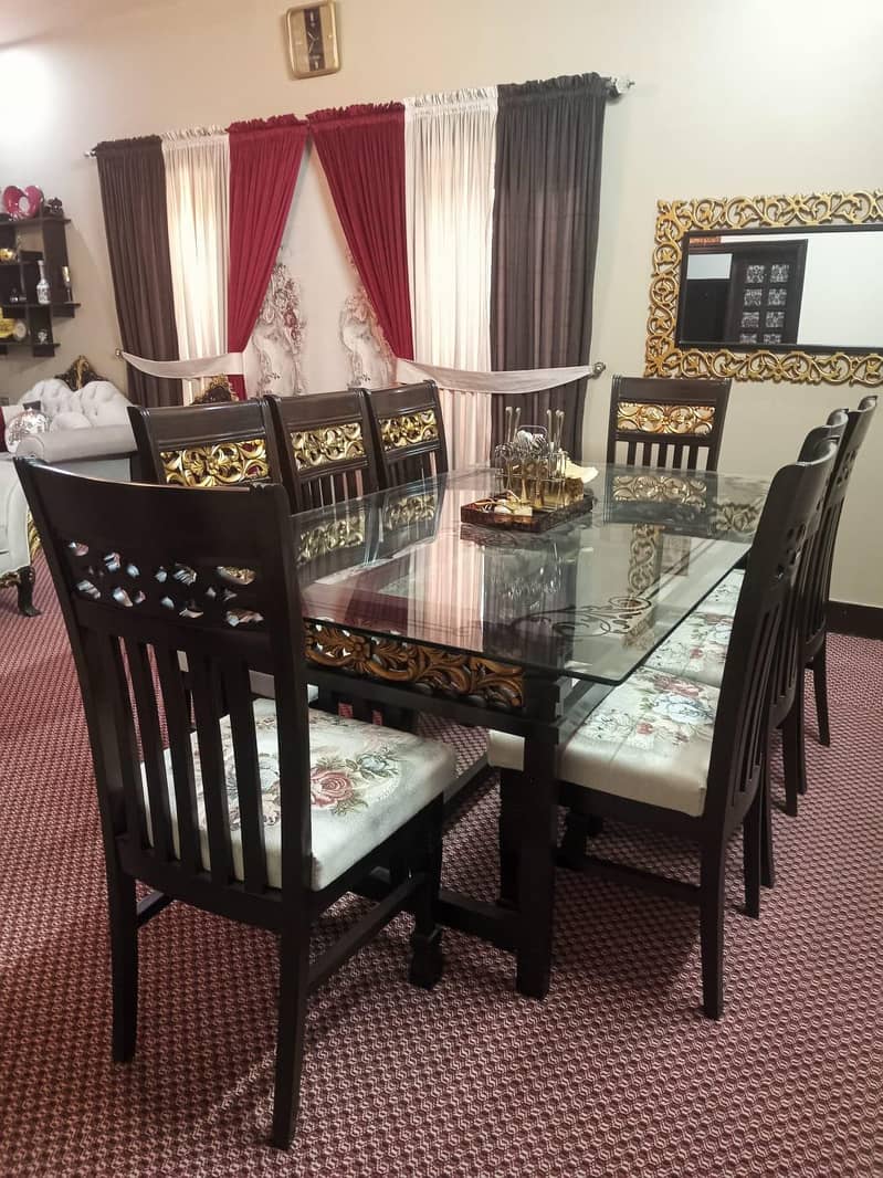 Dining Table 0