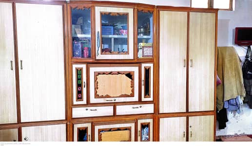 ایک عدد الماری برائ فروخت