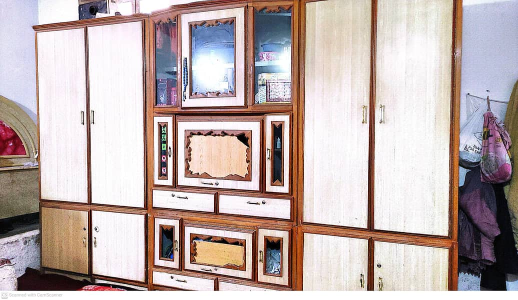 ایک عدد الماری برائ فروخت 1