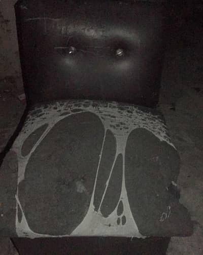 single sofa sat 2 single ak duble poshis hona wali ha