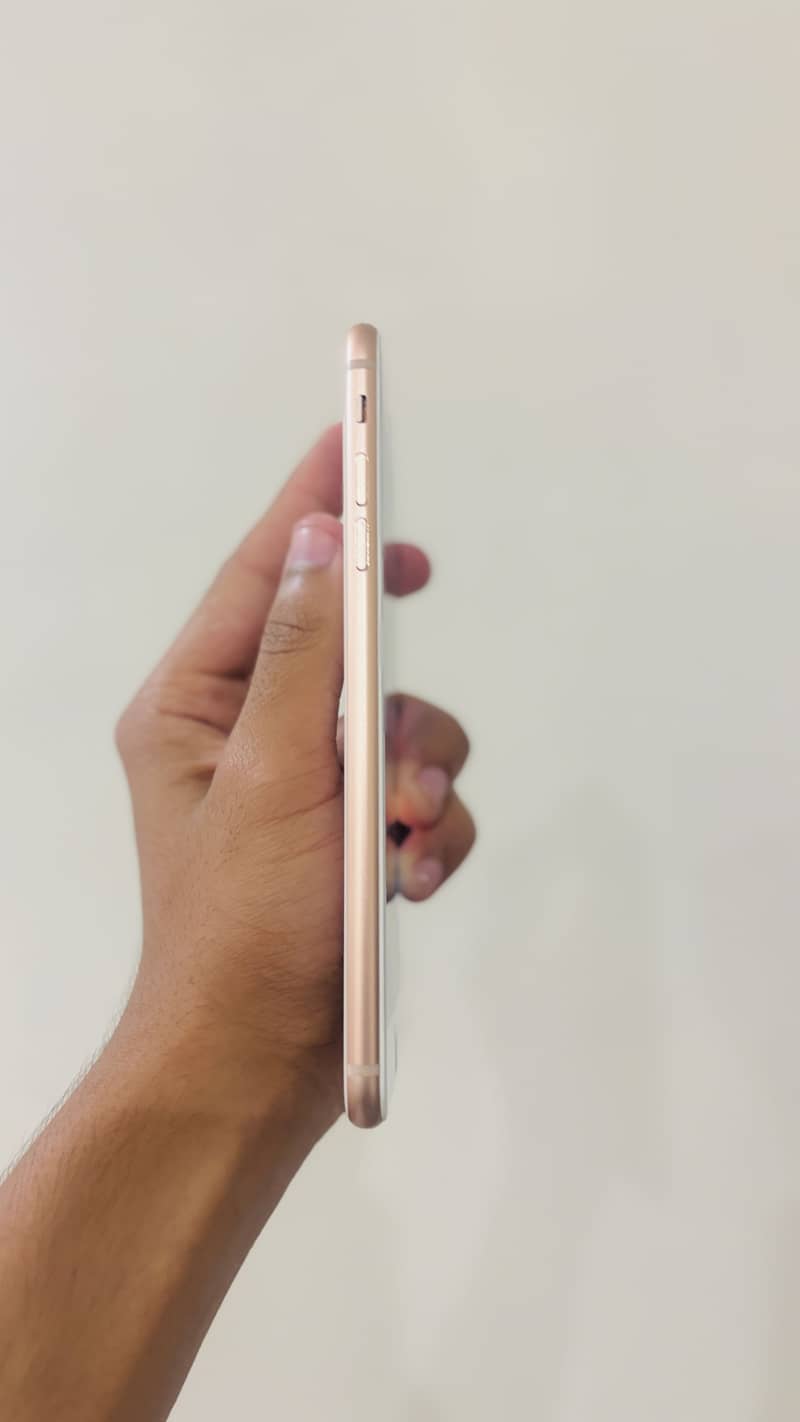 Apple iPhone 8 Plus 5