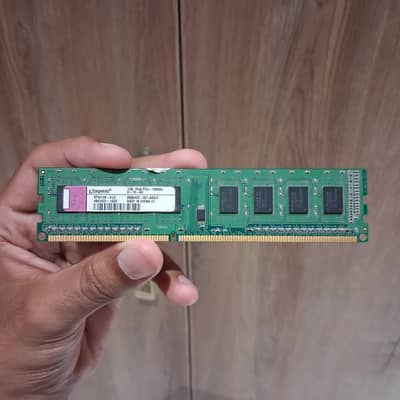 Ram 1gb×4 = 4gb | Speed 1333mhz | Kingston RAM