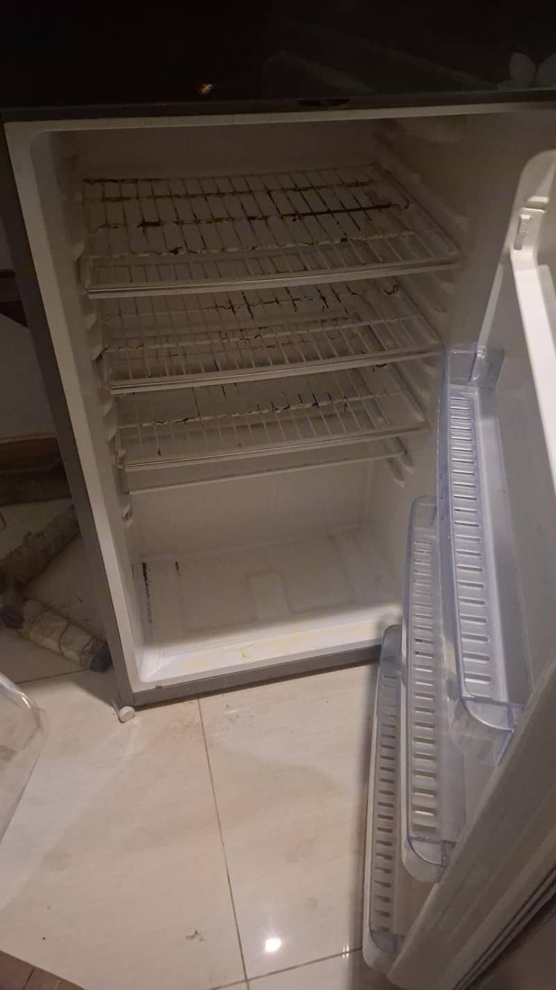 Dawlance fridge 0