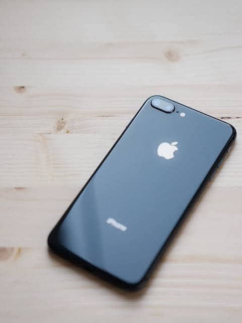 Apple iPhone 8 Plus 1