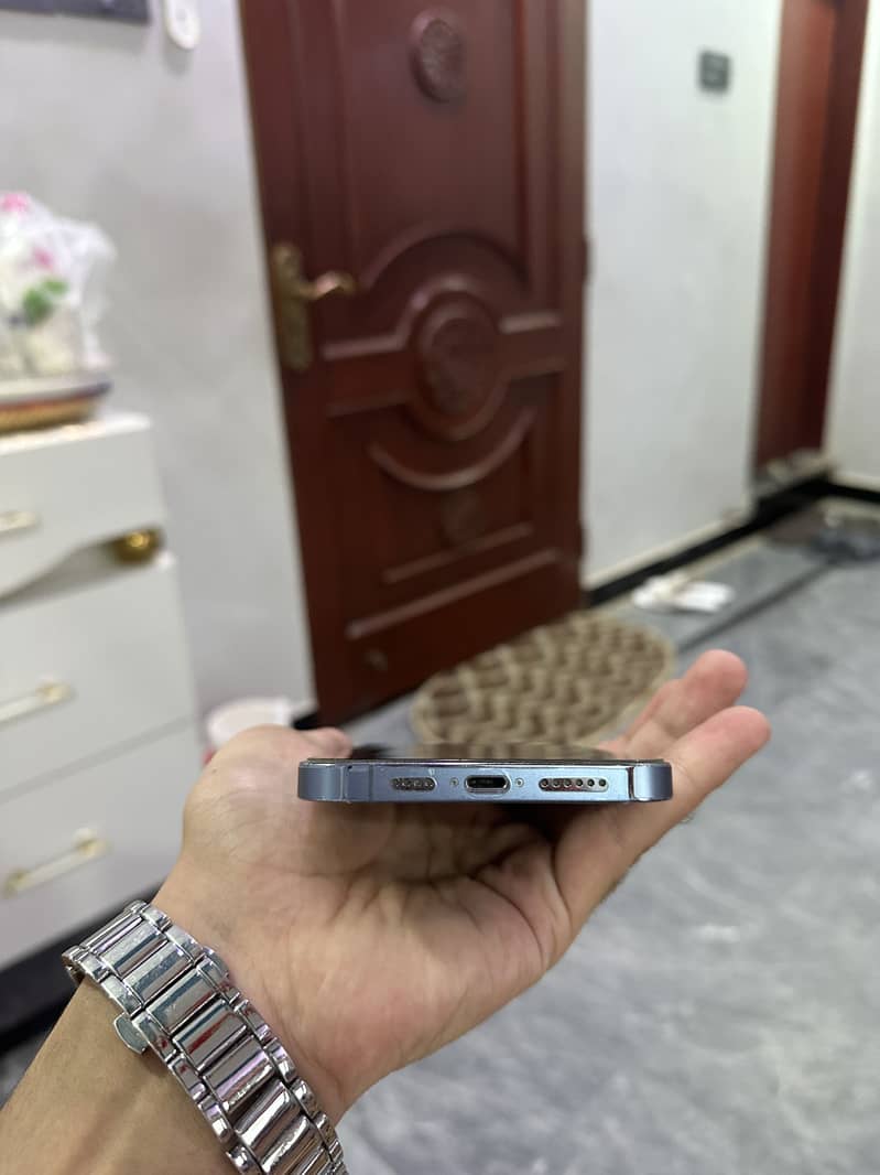 Apple iPhone 13 Pro Max 2