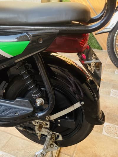 Electric scooty