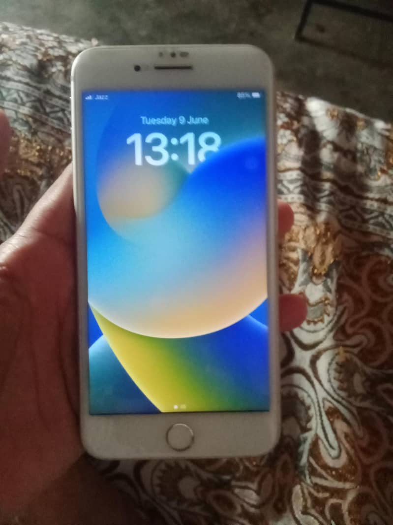 Apple iPhone 8 Plus 0