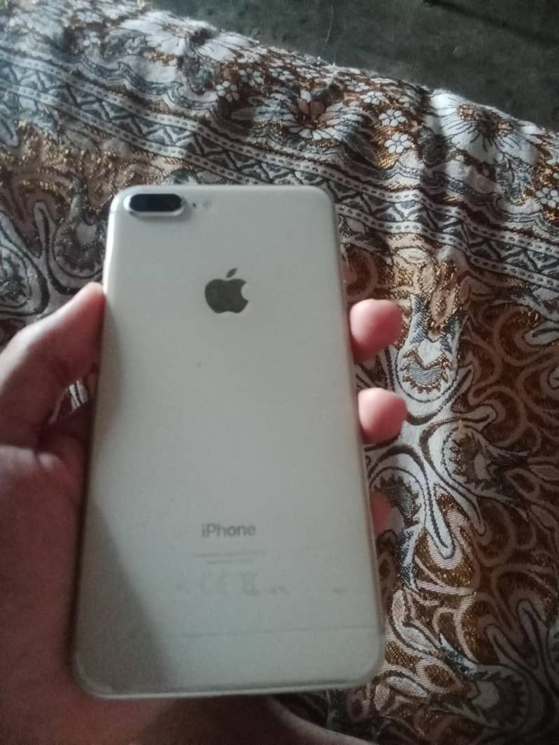 Apple iPhone 8 Plus 1