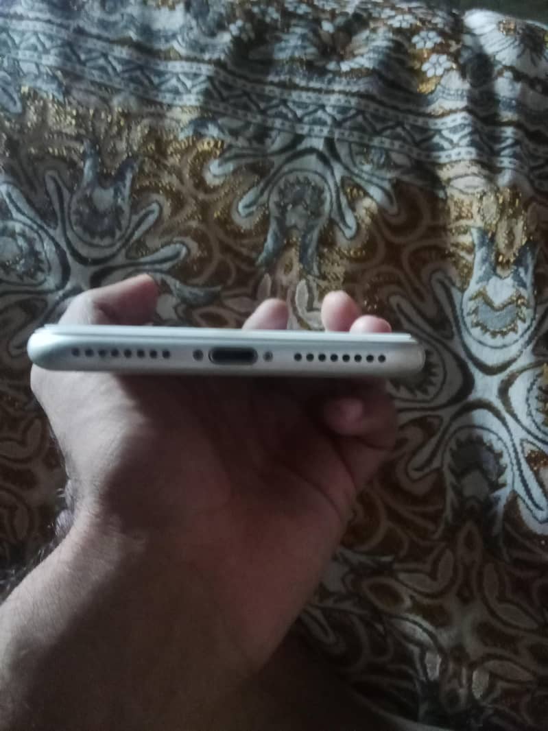 Apple iPhone 8 Plus 3