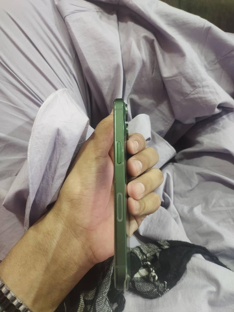 Apple iPhone 13 1