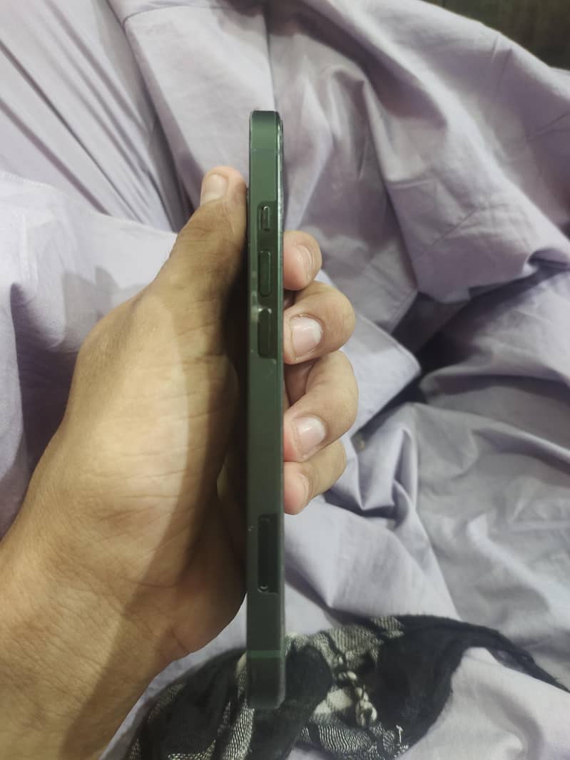 Apple iPhone 13 2