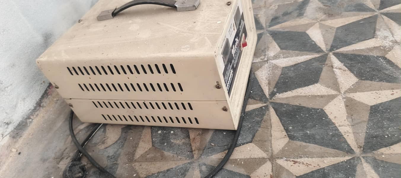 stabilizer 3000 watts 4
