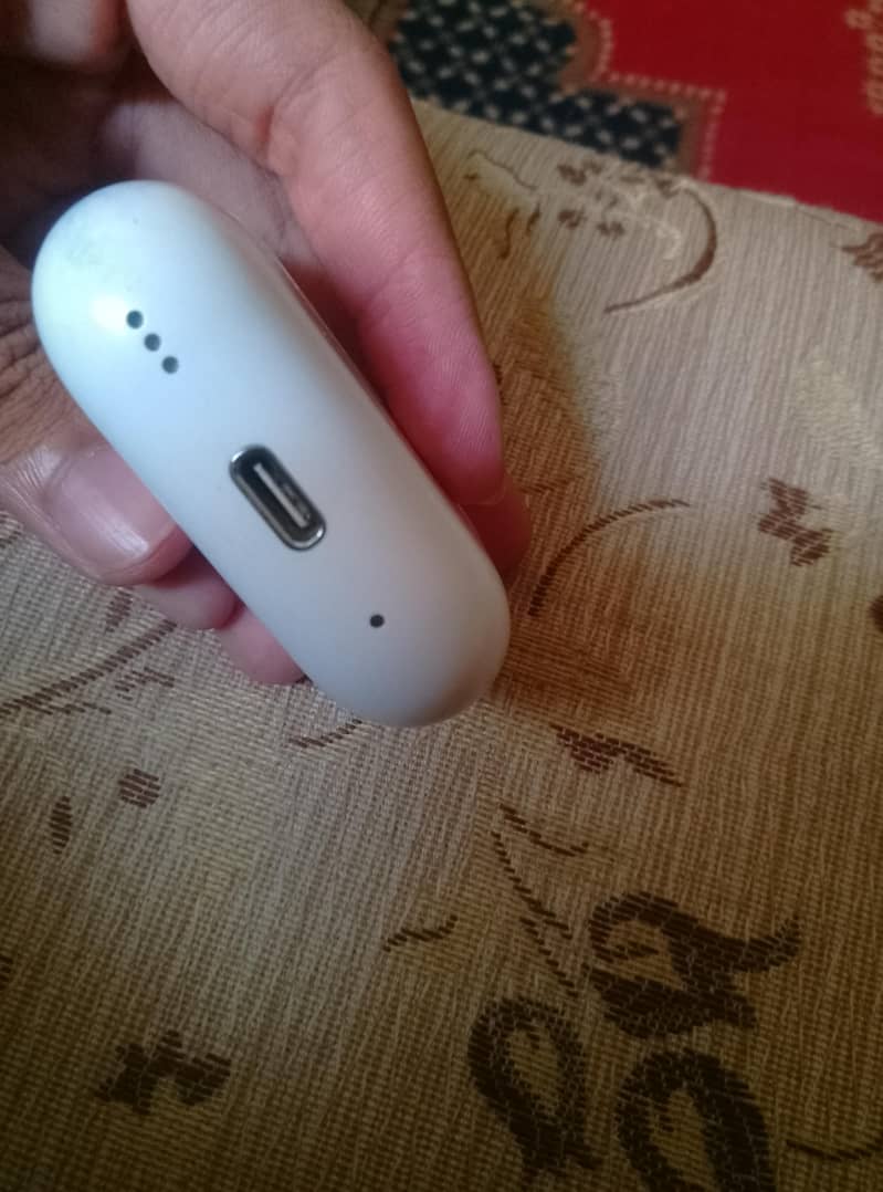 earbuds, 2