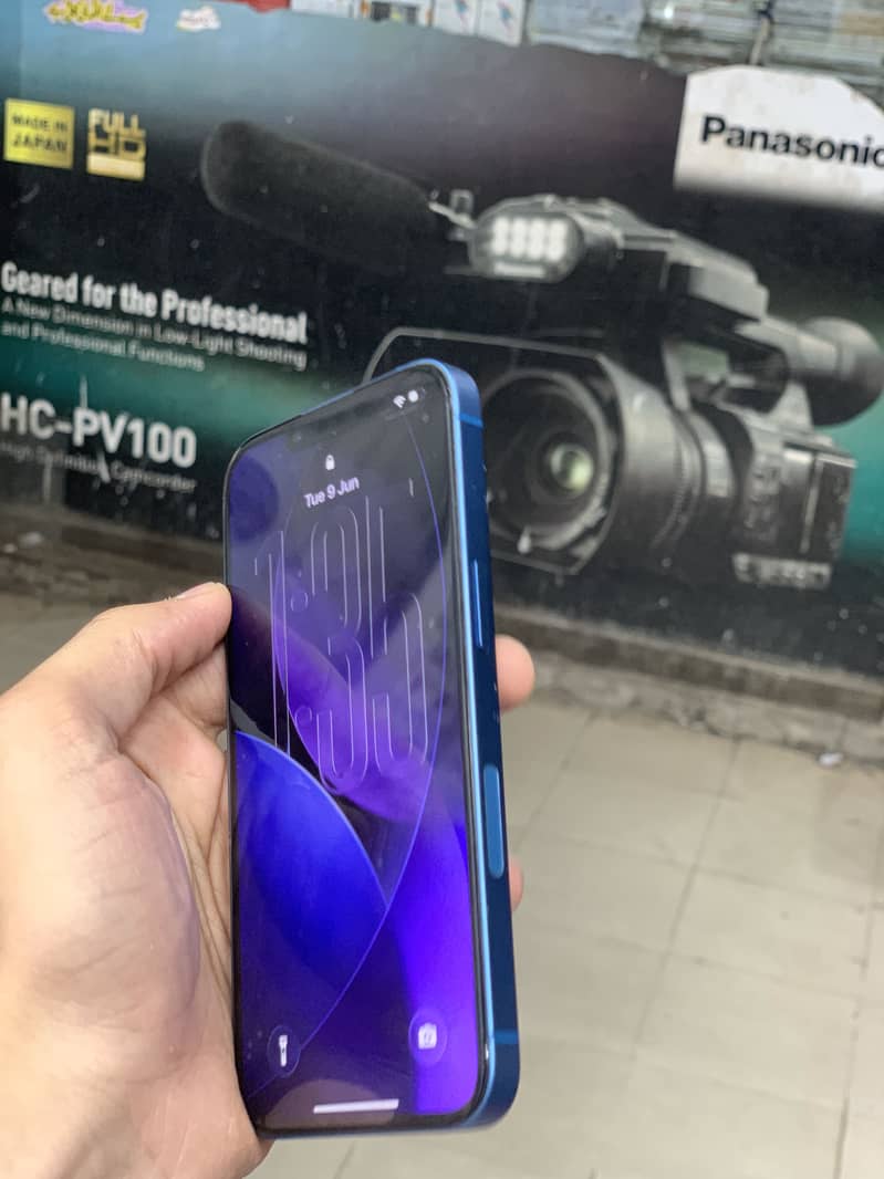 Apple iPhone 13 8
