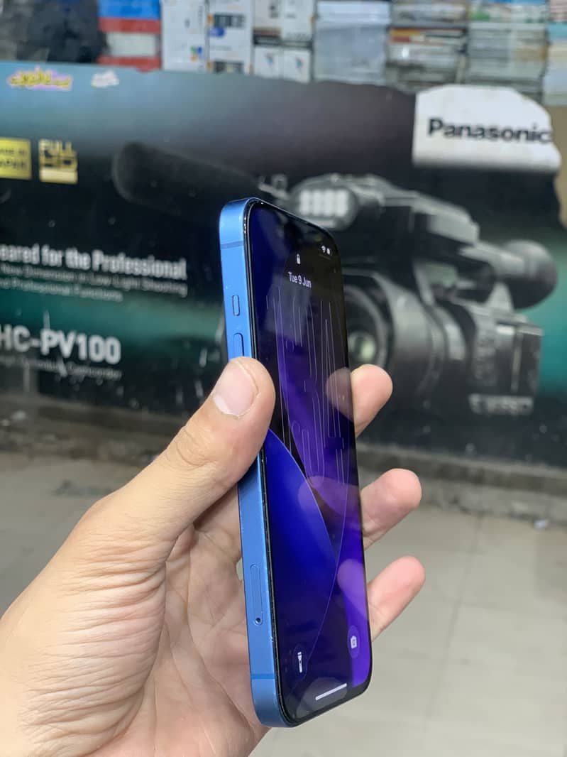 Apple iPhone 13 9