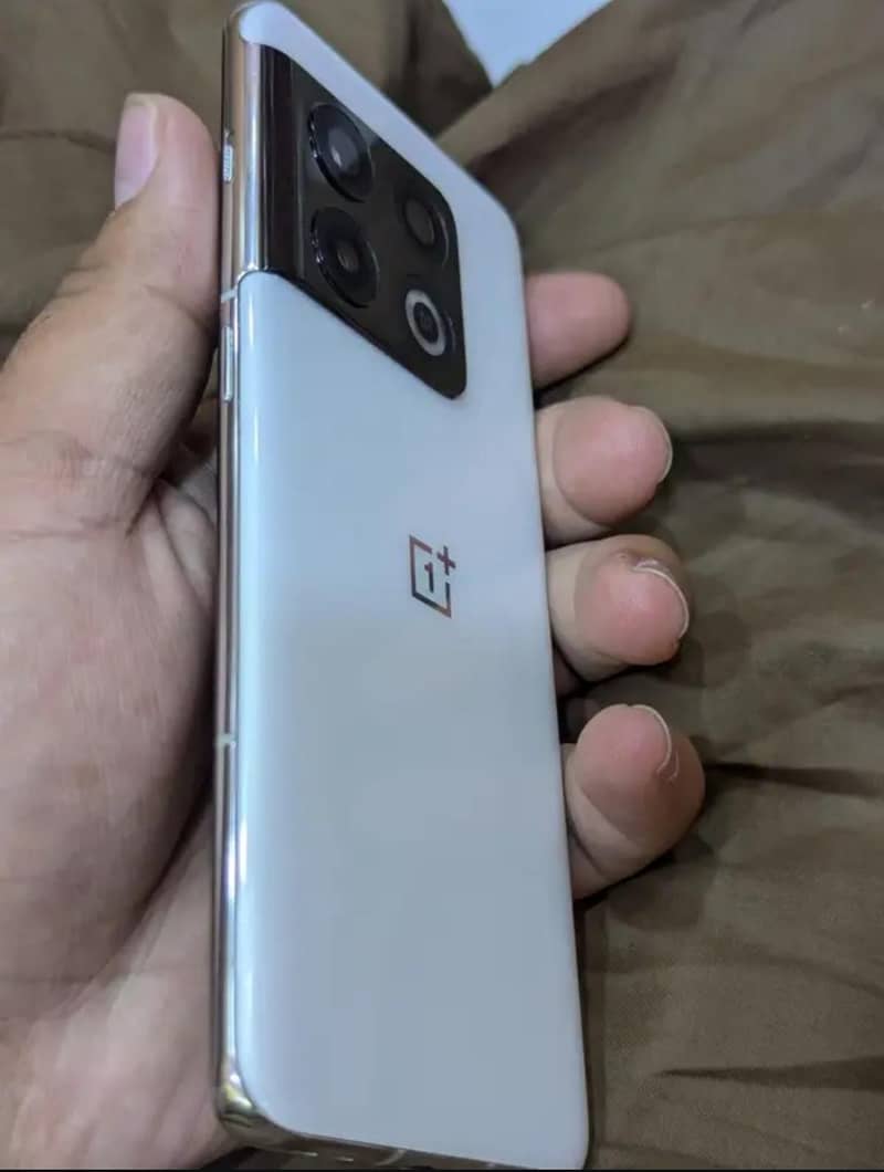 One Plus 10 Pro 1