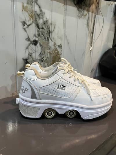 Skating Shoes in Excellent Condition – Lightweight & Comfortable