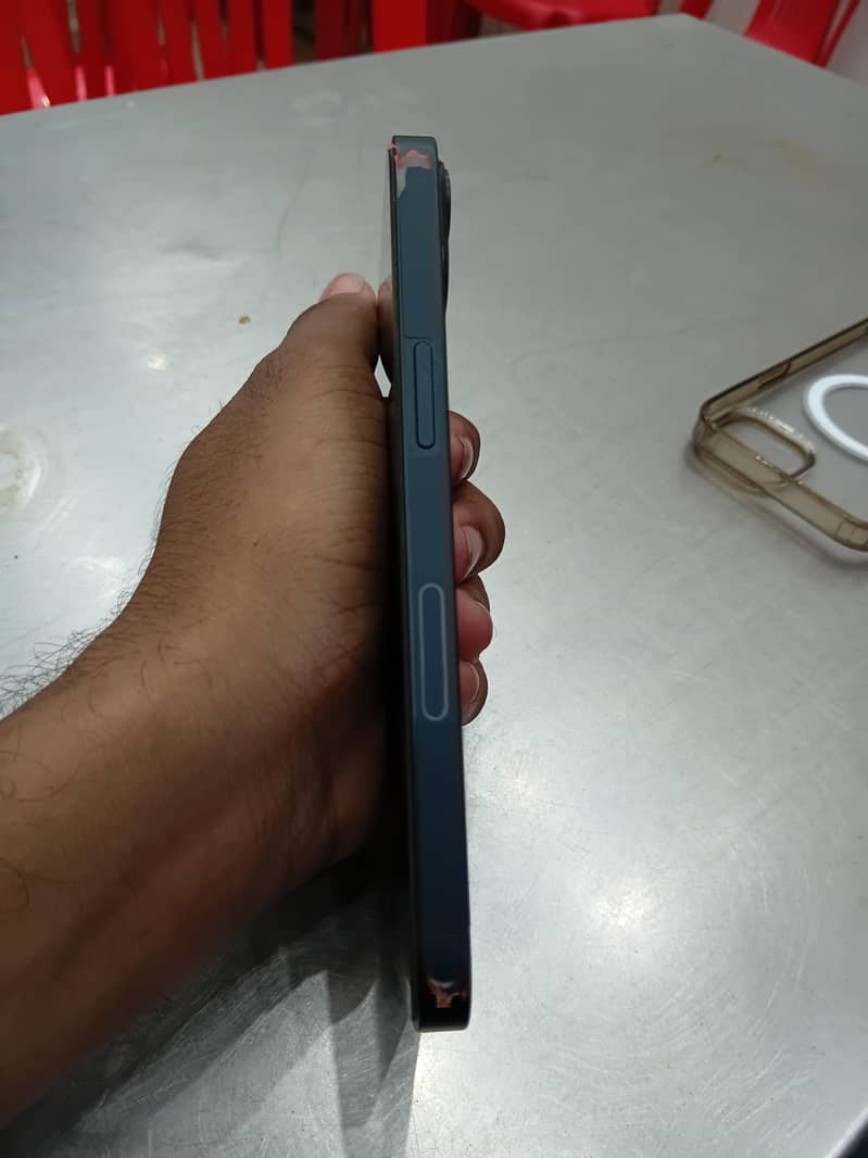 Apple iPhone 13 4