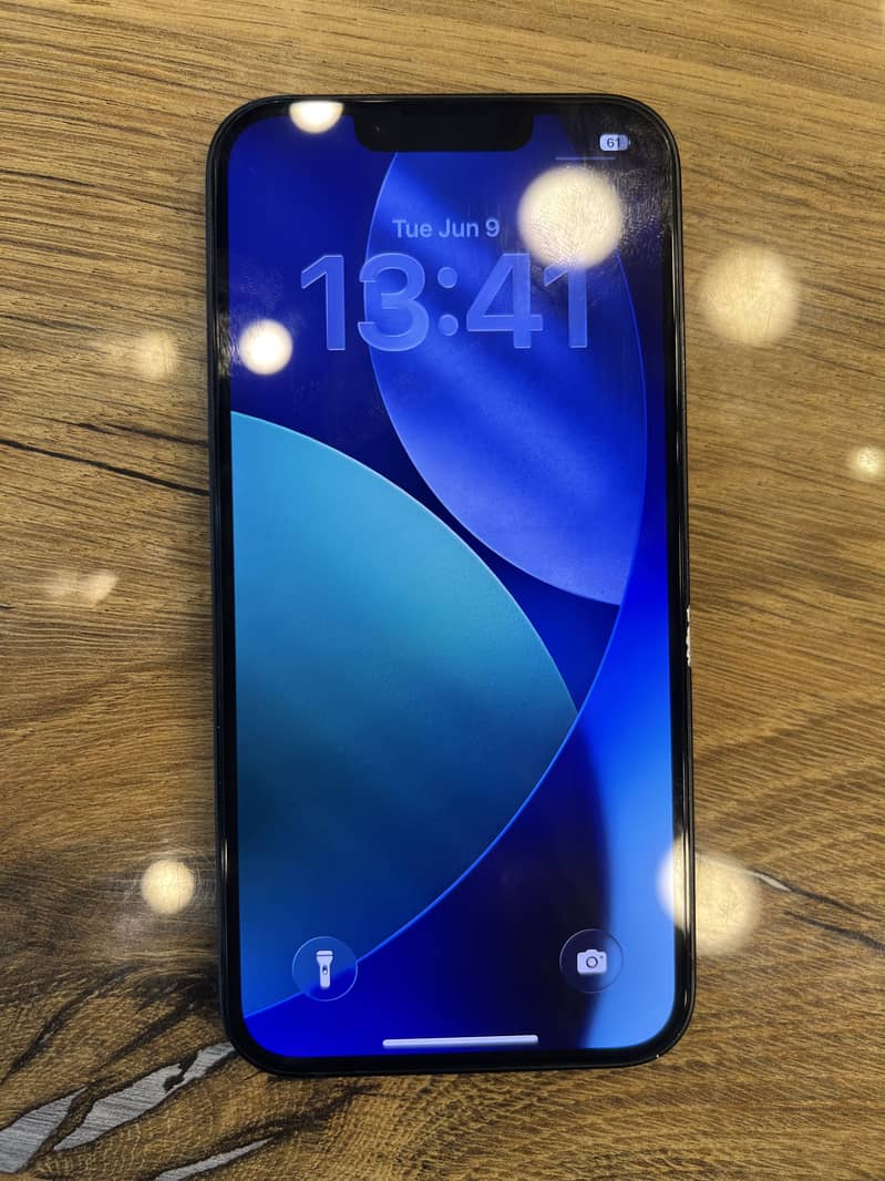 Apple iPhone 16e 0