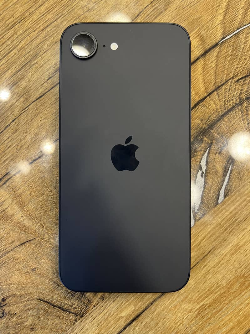 Apple iPhone 16e 2