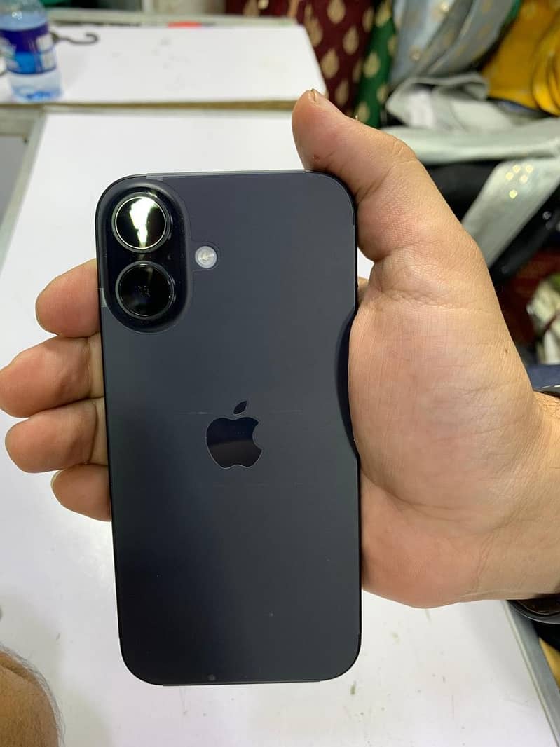 Apple iPhone 16 0