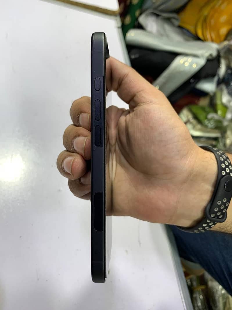 Apple iPhone 16 1