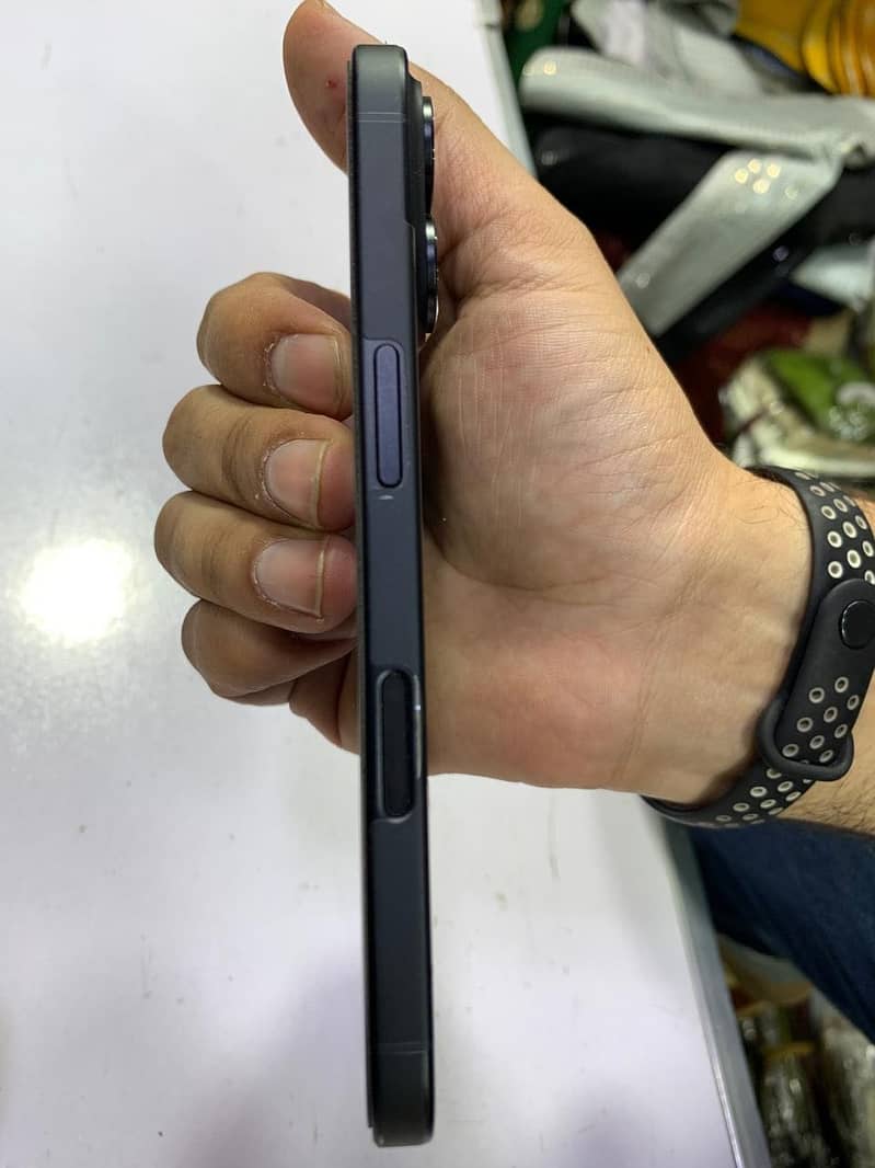 Apple iPhone 16 2
