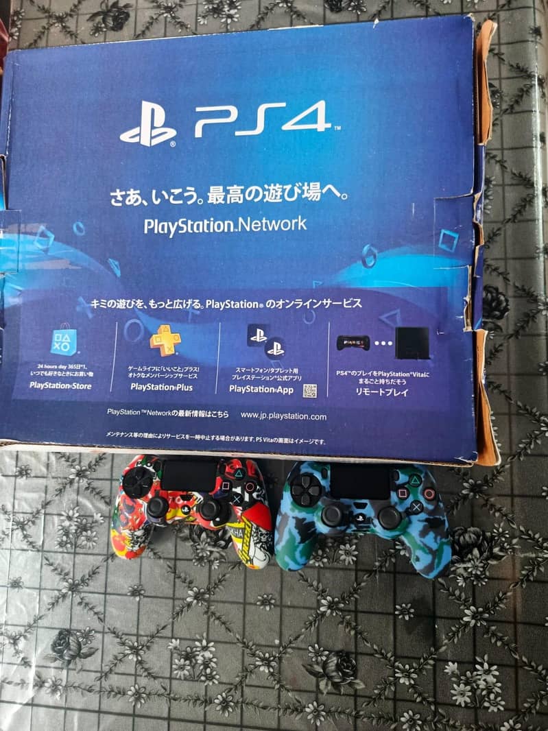 PS4  two controllers 0