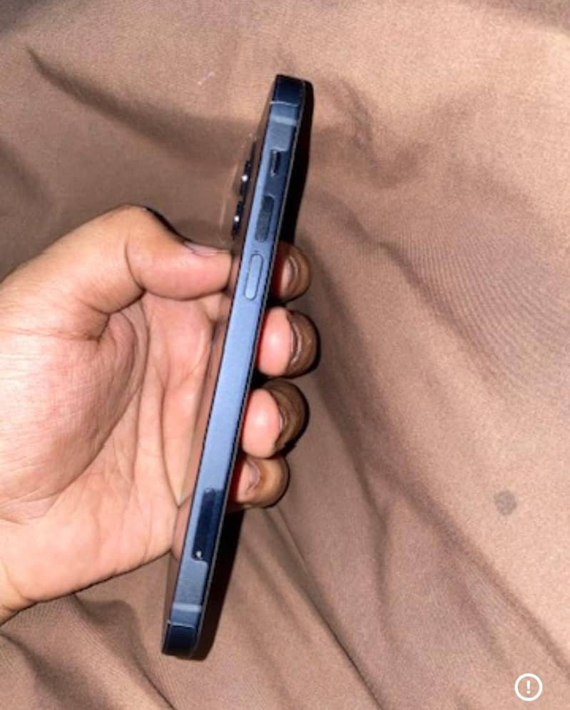 Apple iPhone 12 3