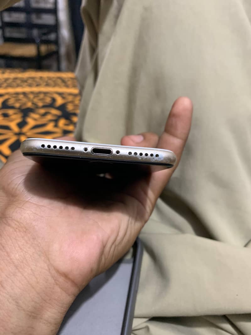 Apple iPhone 7 3